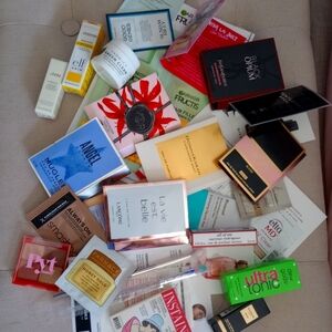 30+ piece beauty samples
